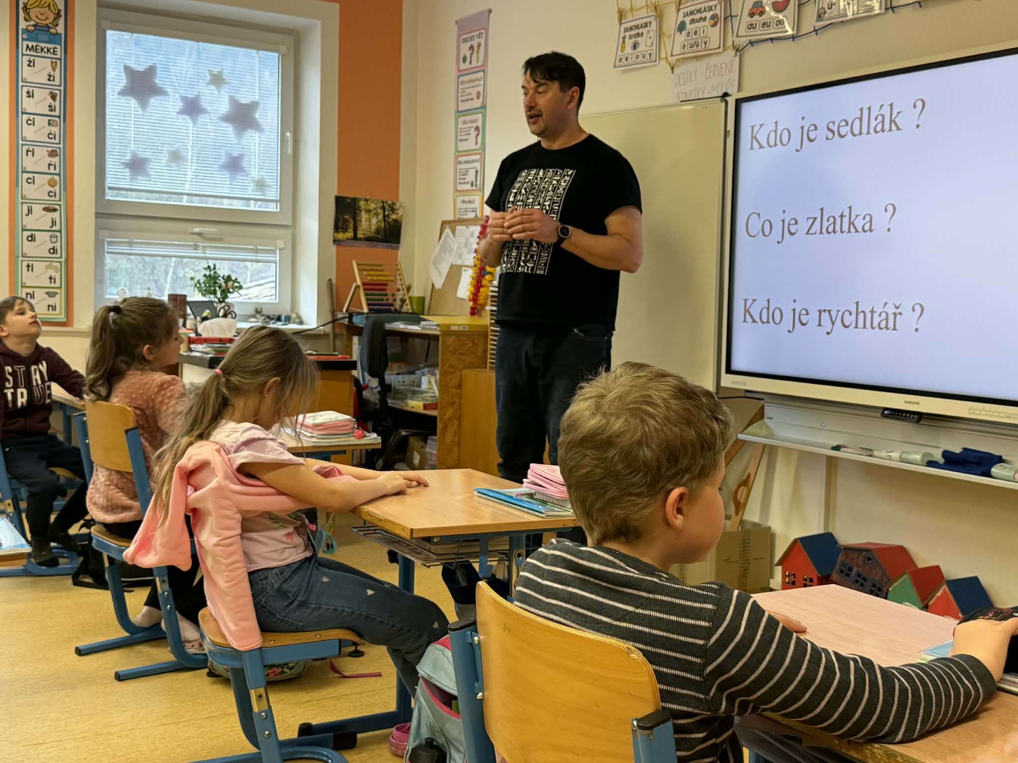 Čtení Rychlebských pověstí ve třídě II.A