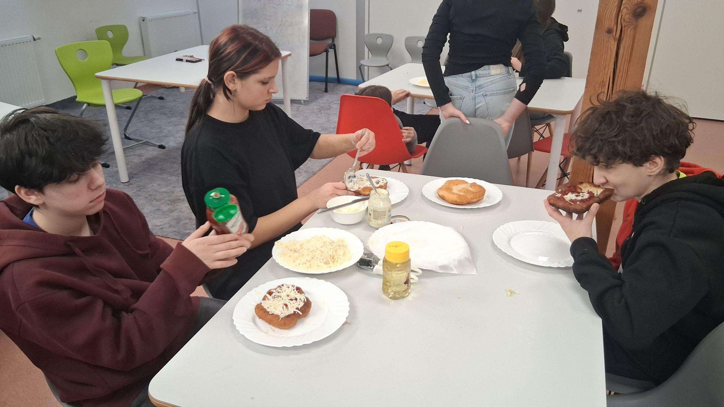 Příprava langošů - VI.A. a VII.A