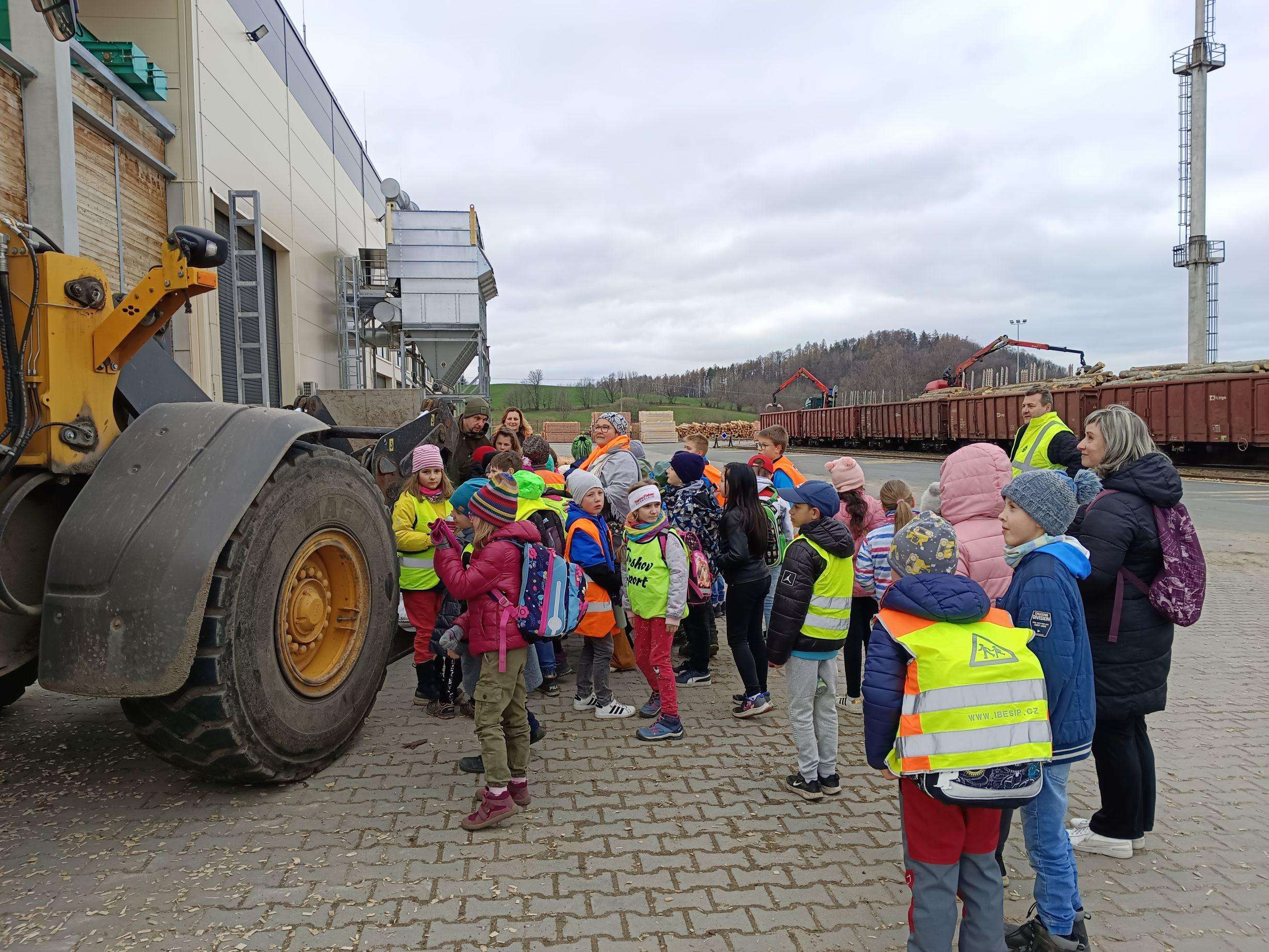 Družina na pile ve Vápenné