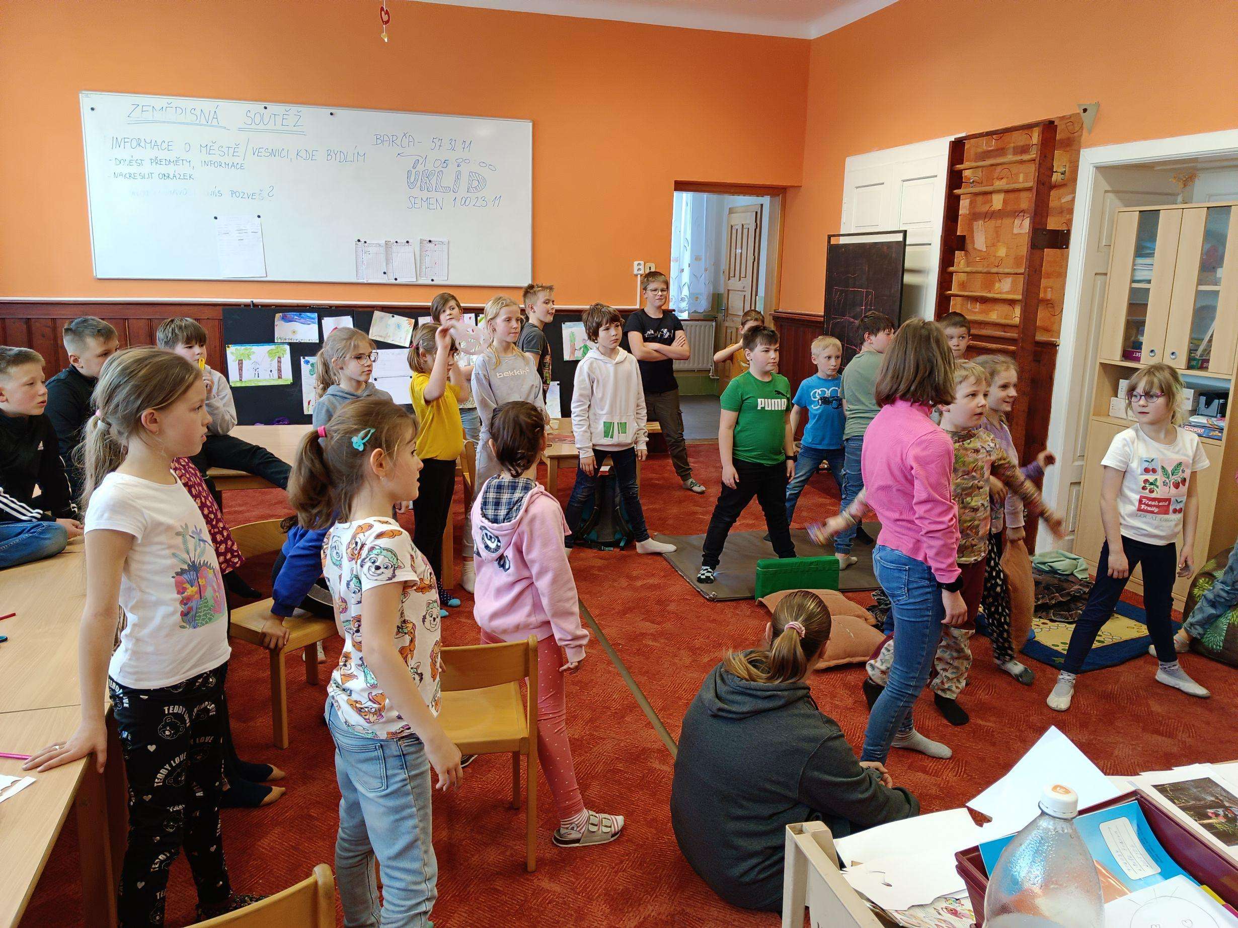 Školní družina na besedě o lesnictví